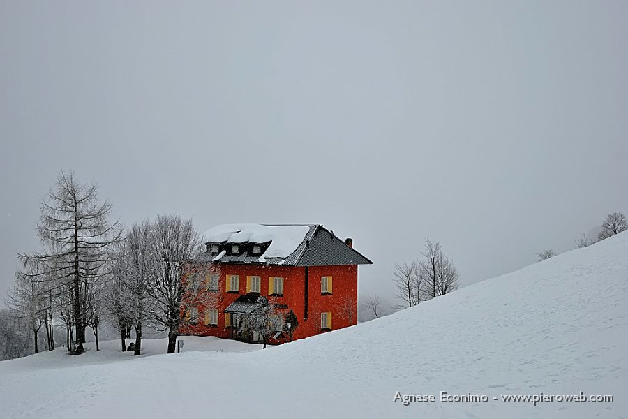 la casa nella neve.jpg